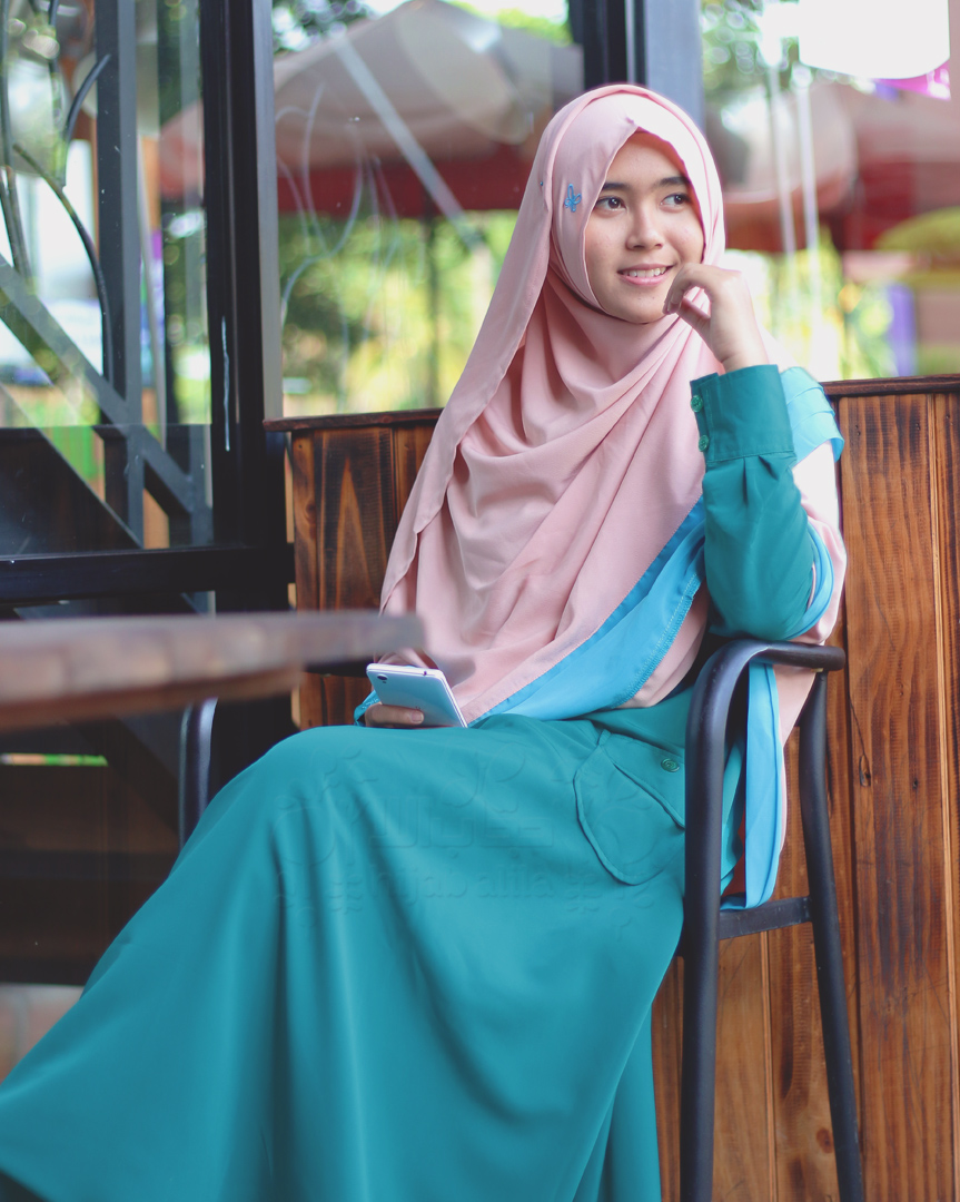 Katalog Hijab Alila (Taat Tanpa Tapi, Hijab dengan yang 